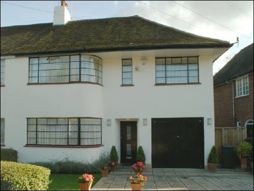 16  Vivian Way